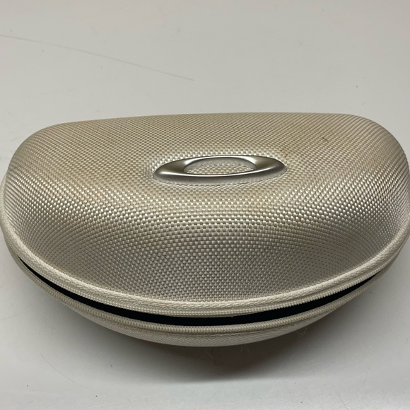 🥰✨5 for $20✨ Oakley Hard Shell Glasses Case - Picture 4 of 6